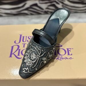 Vintage❤️ Collectible: Just The Right Shoe